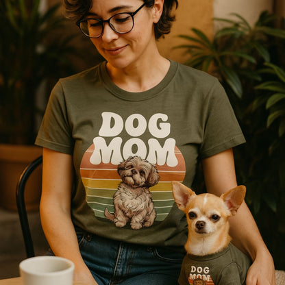 Unisex t-shirt with retro dog graphic and ‘Dog Mom’ text, perfect for dog lovers.